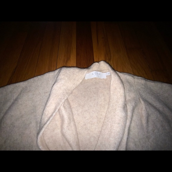 ASTR the label XS faux wrap sweater. Oatmeal - Picture 3 of 4